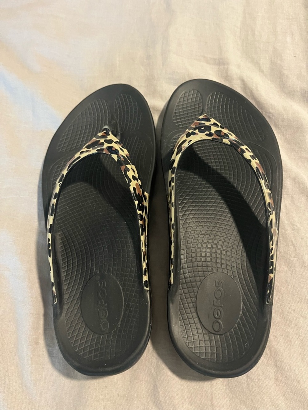 OOFOS Black Sandals with Leopard-Print Straps